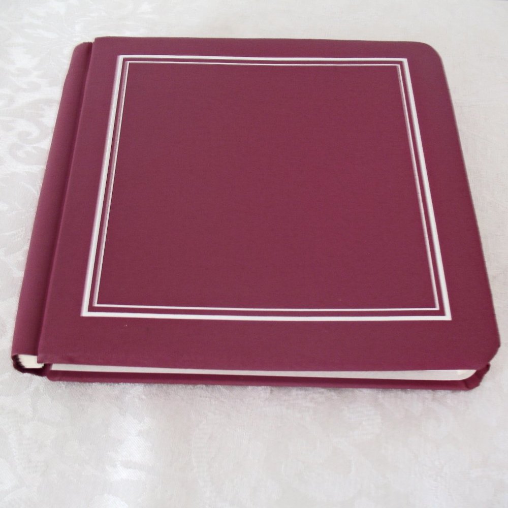 CREATIVE MEMORIES SCRAPBOOK ALBUM 7X7 Maroon Border & Pages